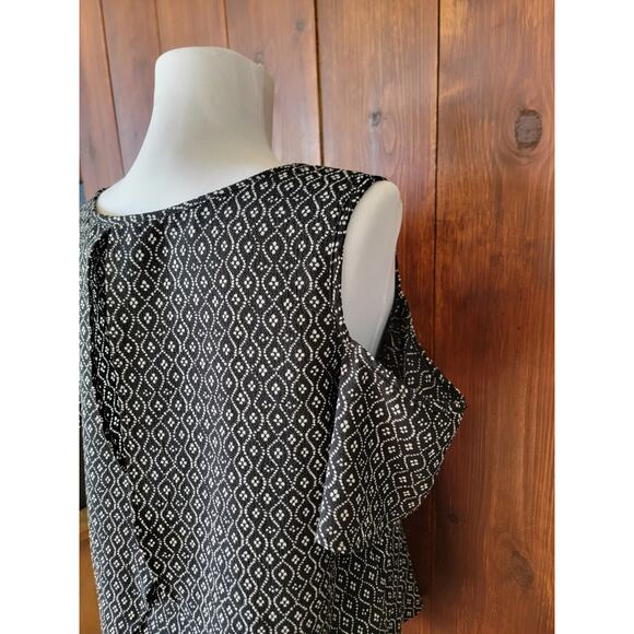 Meraki Women’s L Cold Shoulder Black Top Cream Floral Flutter Sleeves Cape Back - Picture 8 of 16